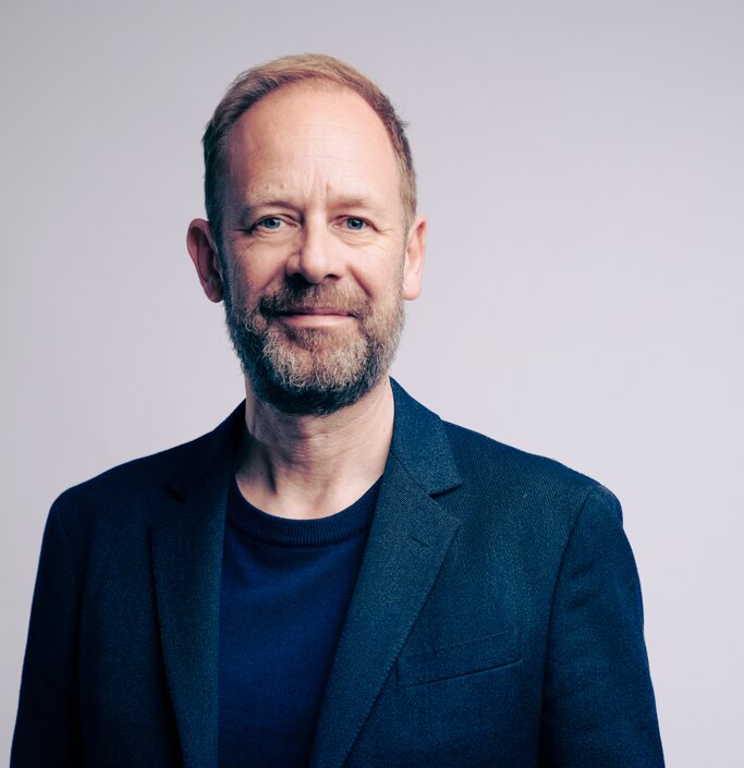 David Balhuizen helpt organisaties strategie en ambitie te vertalen naar concrete acties, structuur en commercieel resultaat.